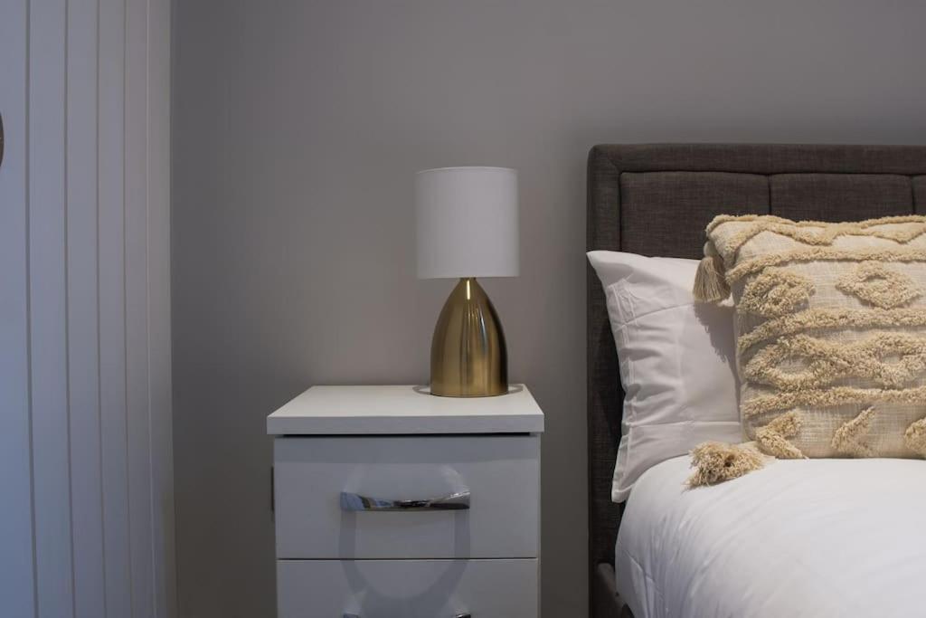 Spacious Apartment In City Centre - Free Parking نوتينغهام المظهر الخارجي الصورة